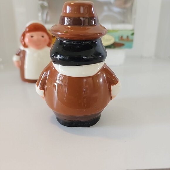 The Lilgrim Pair Salt & Pepper Shakers Publix Thanksgiving Premiere Edition 2005 - Picture 15 of 16